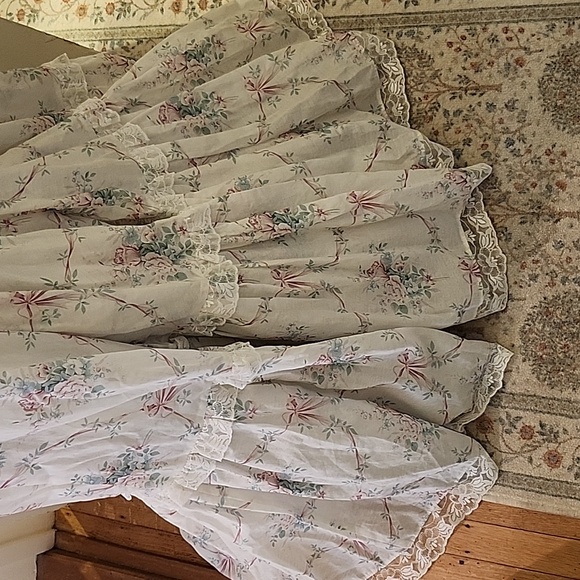 Debutante Waltz Gown XS - Picture 6 of 7